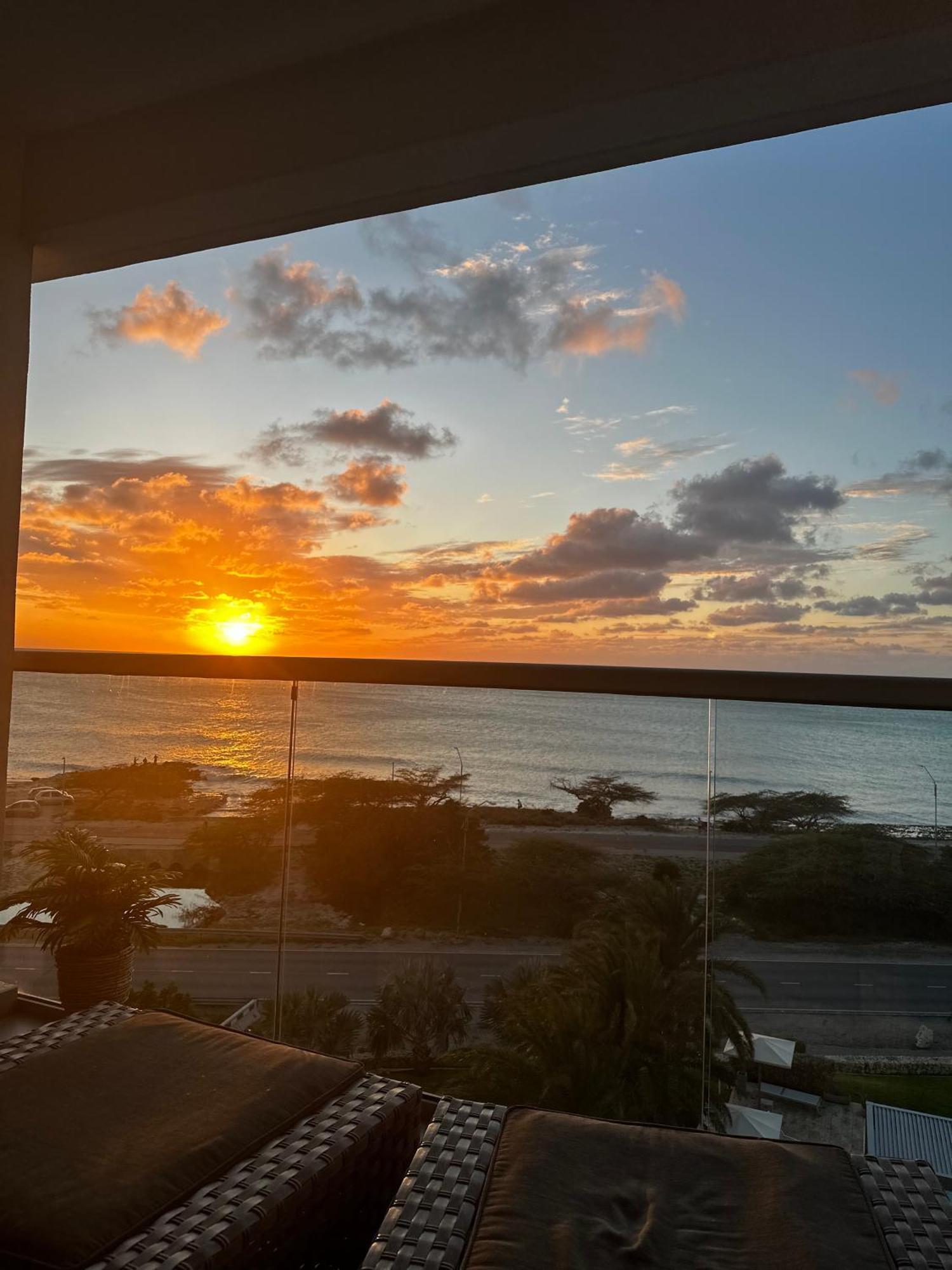 Breath Taking Beach Front Views Condo Eagle Beach Palm Beach Buitenkant foto